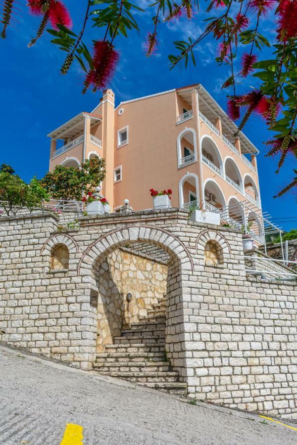 Naftis Apartments ペレカス エクステリア 写真